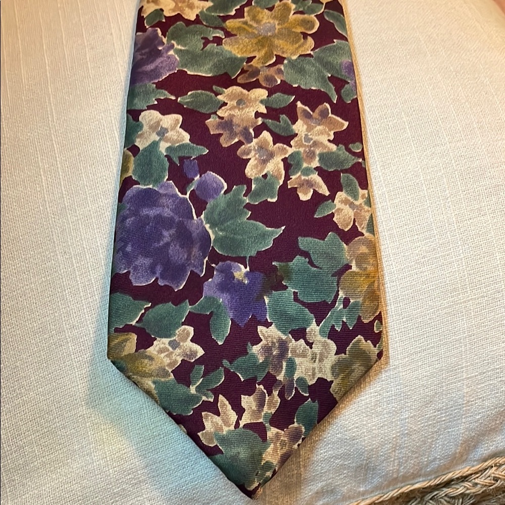 Bugatti Floral Patterned Tie in Purple and Green